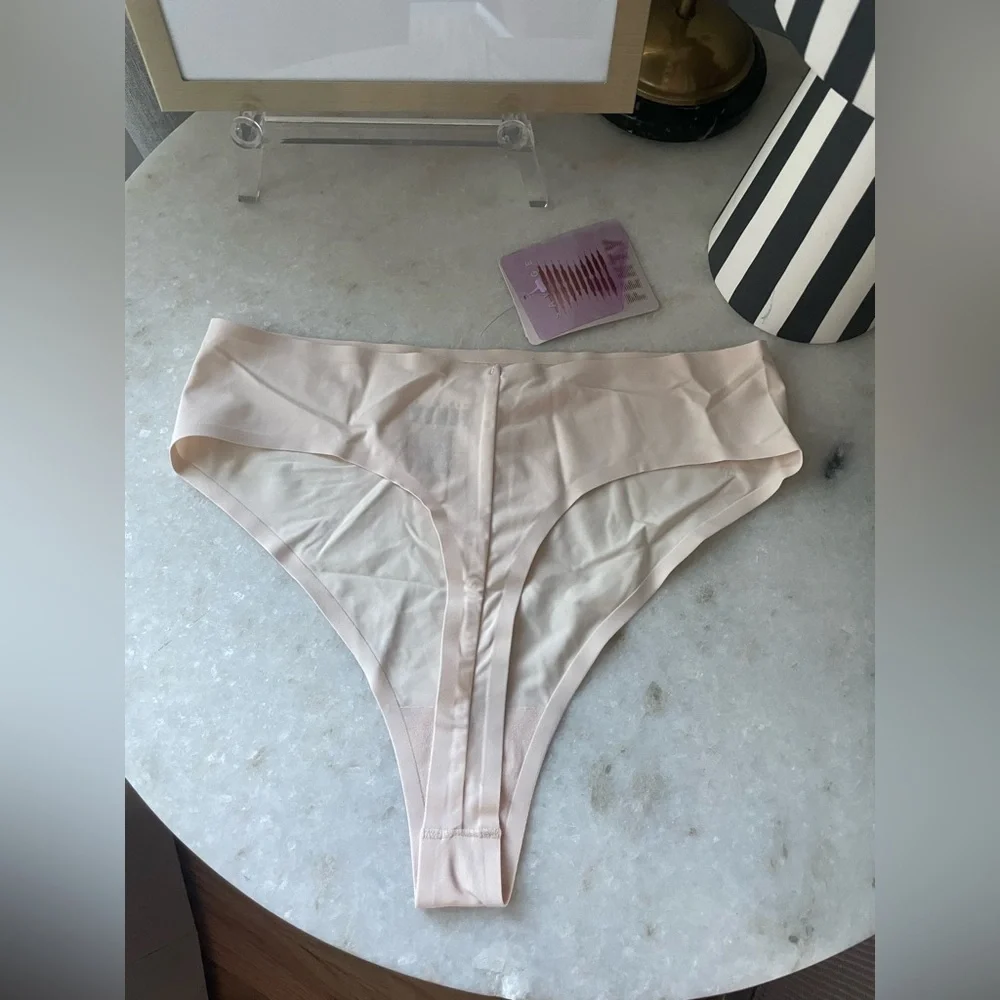 Savage x Fenty high waist smoothing thing - Picture 2 of 7